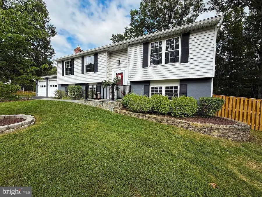 229 Applegate Dr, Sterling, VA 20164 - Image #2