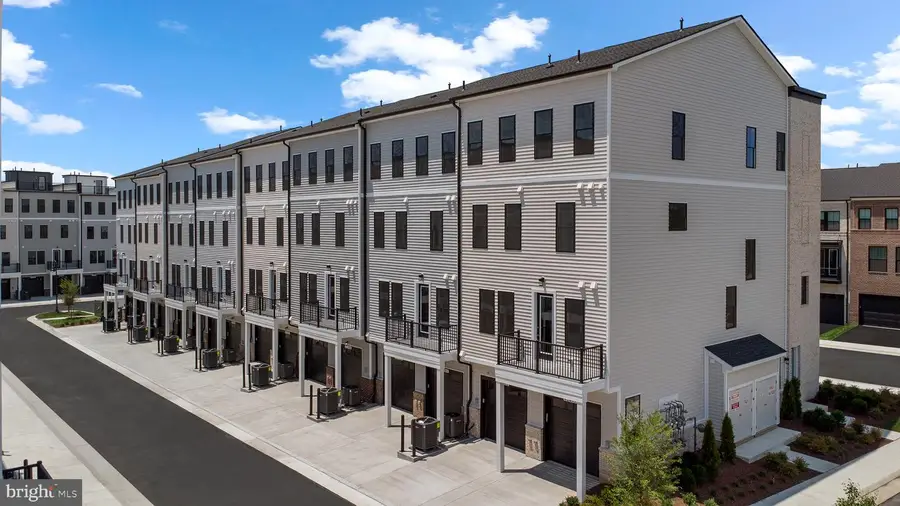 43497 Farringdon Sq, Broadlands, VA 20148 - Image #2