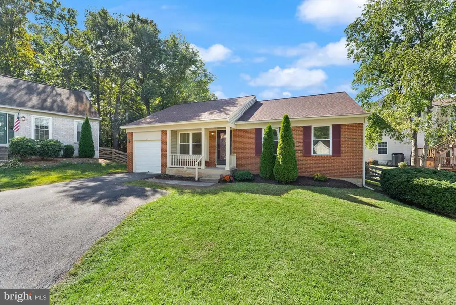 16 Worthington Ct, Sterling, VA 20165 - Image #2