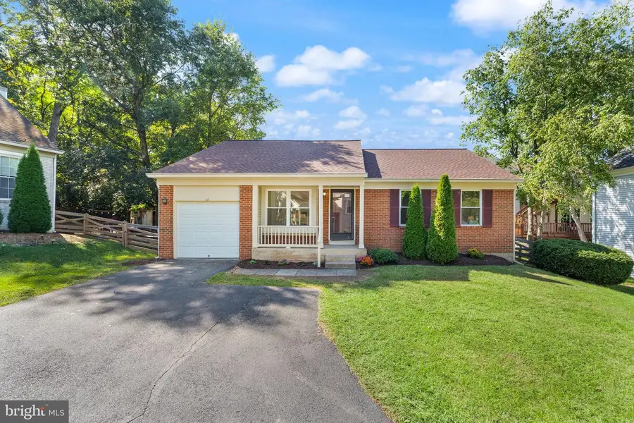 16 Worthington Ct, Sterling, VA 20165 - Image #3