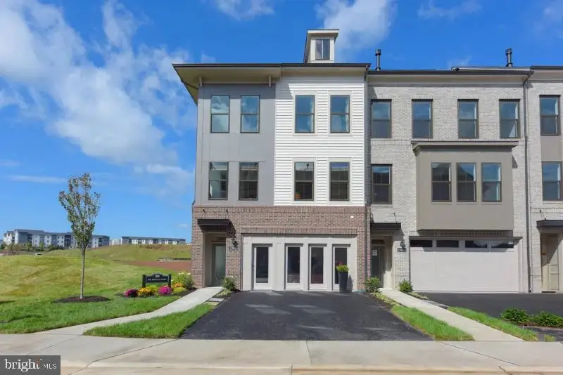 42972 Truman Ter, Ashburn, VA 20148 - Image #1