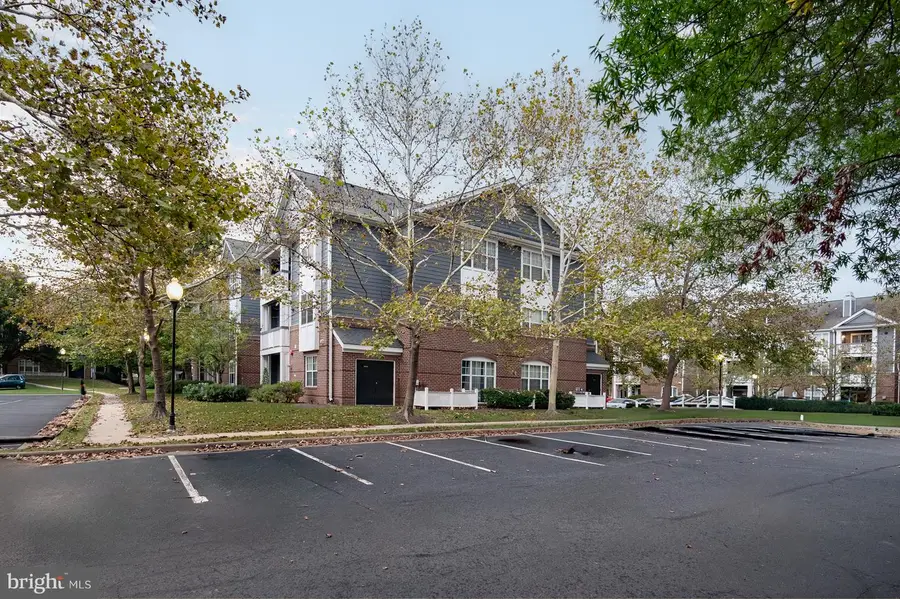 20320 Beechwood Ter #202, Ashburn, VA 20147 - Image #2