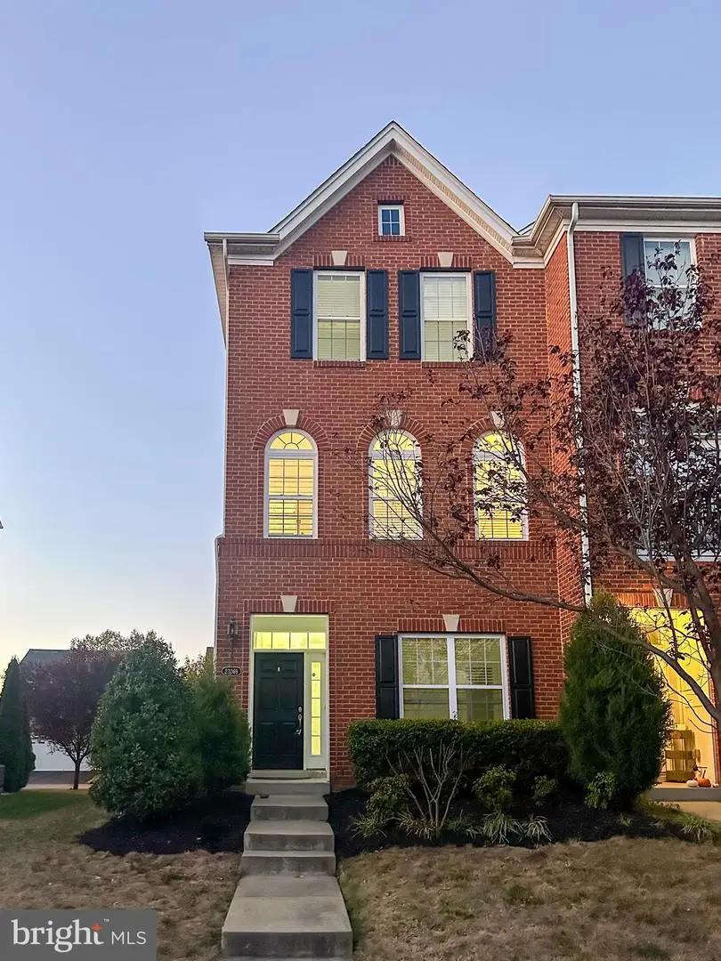 23069 Weybridge Sq, Broadlands, VA 20148 - Image #1