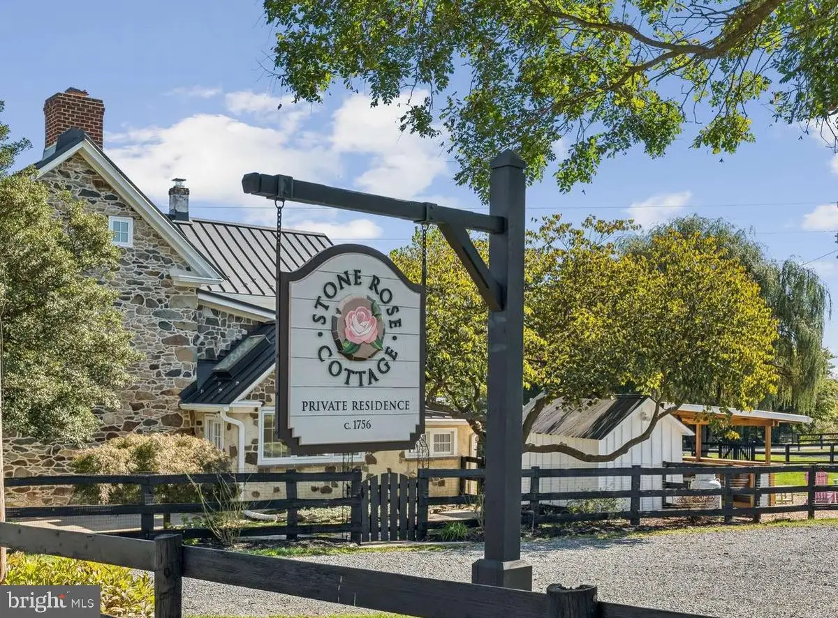 20596 Airmont Rd, Bluemont, VA 20135 - Image #1