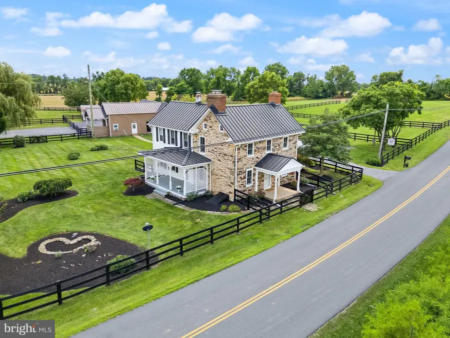 20596 Airmont Rd, Bluemont, VA 20135 - Image #2