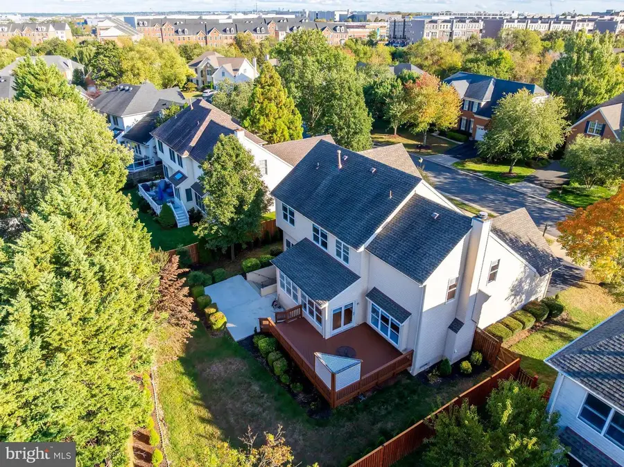 43756 Woodworth Ct, Ashburn, VA 20147 - Image #2