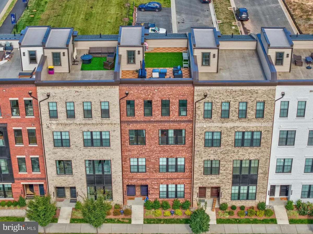 22088 Midmoore Dr, Ashburn, VA 20148 - Image #1