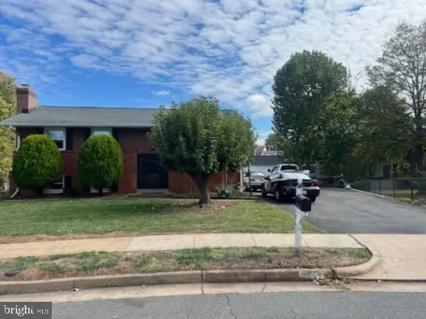 304 E Gordon St E, Sterling, VA 20164 - Image #2