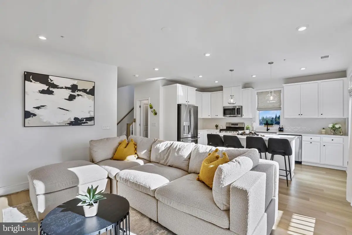 42662 Darala Dr, Ashburn, VA 20147 - Image #1