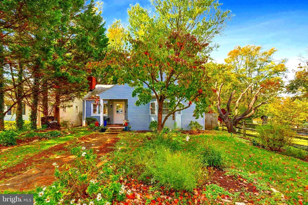 208 Chestnut St, Middleburg, VA 20117 - Image #1