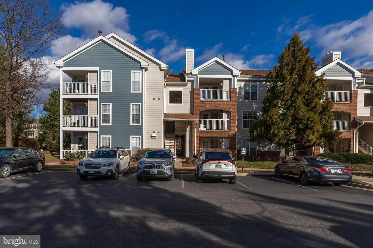 20950 Timber Ridge Ter #202, Ashburn, VA 20147 - Image #1