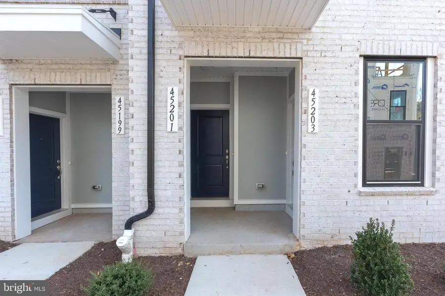 45201 Drowes Ter, Dulles, VA 20166 - Image #3