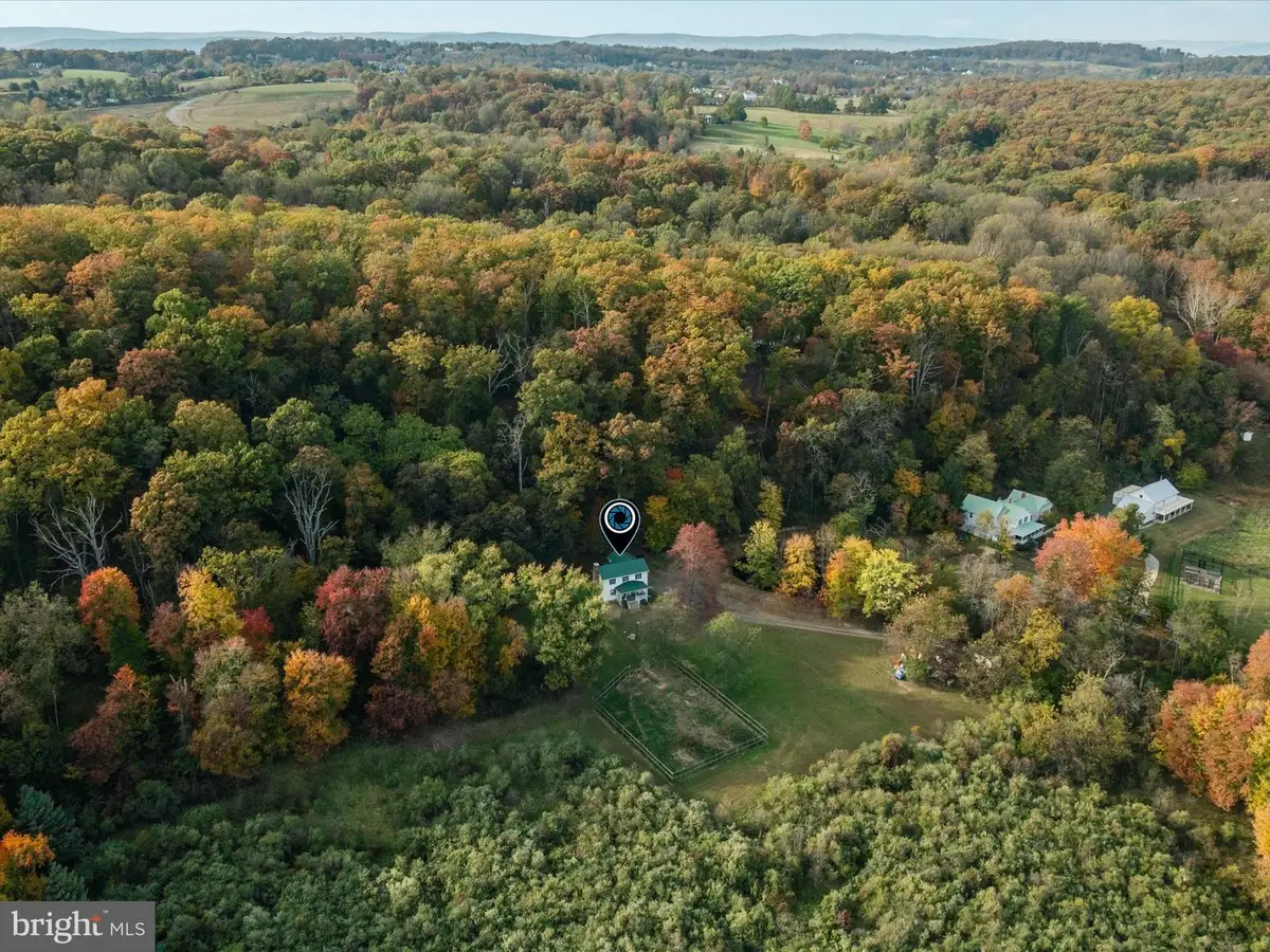 17551 Old Waterford Rd, Leesburg, VA 20176 - Image #1