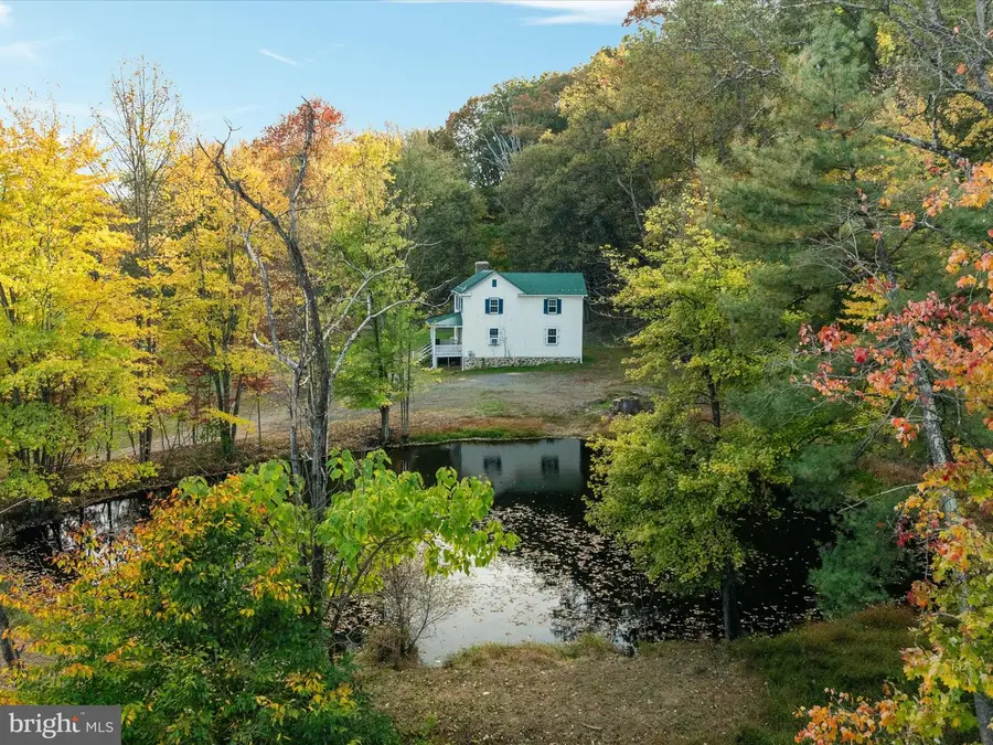 17551 Old Waterford Rd, Leesburg, VA 20176 - Image #2