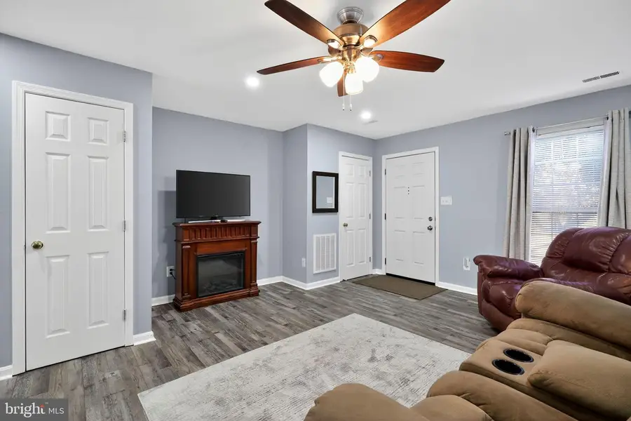 45481 Bluemont Junction Sq, Sterling, VA 20164 - Image #3