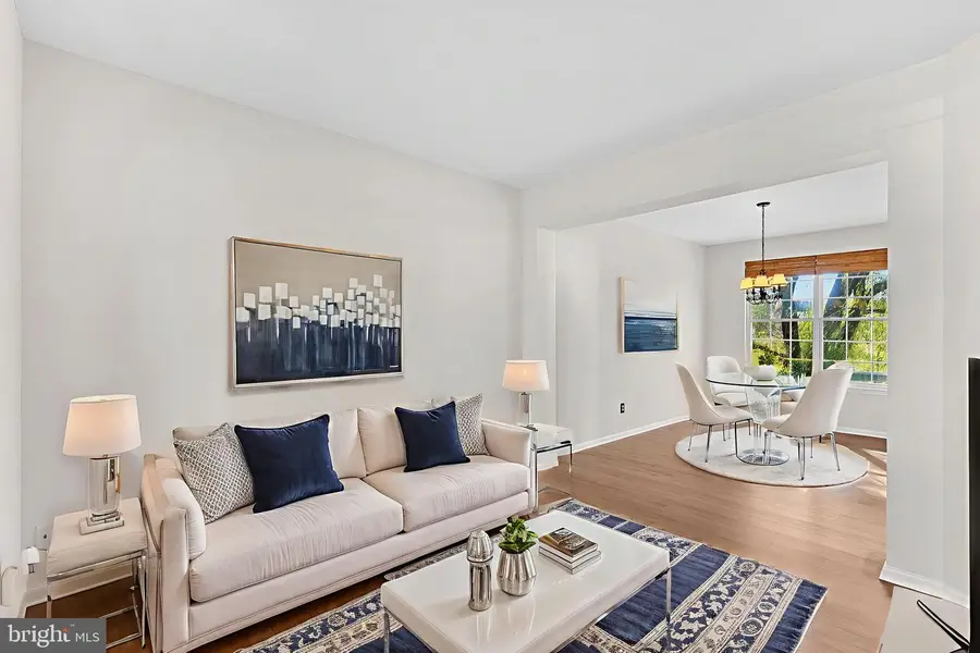 43075 Weatherwood Dr, Ashburn, VA 20147 - Image #3