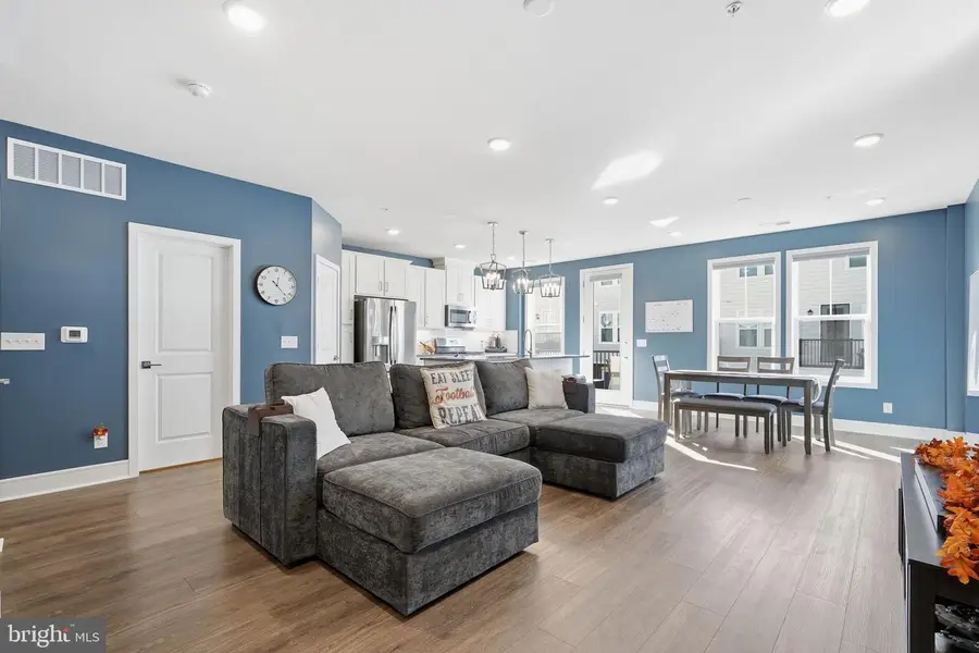 42605 Nubbins Ter, Ashburn, VA 20147 - Image #3