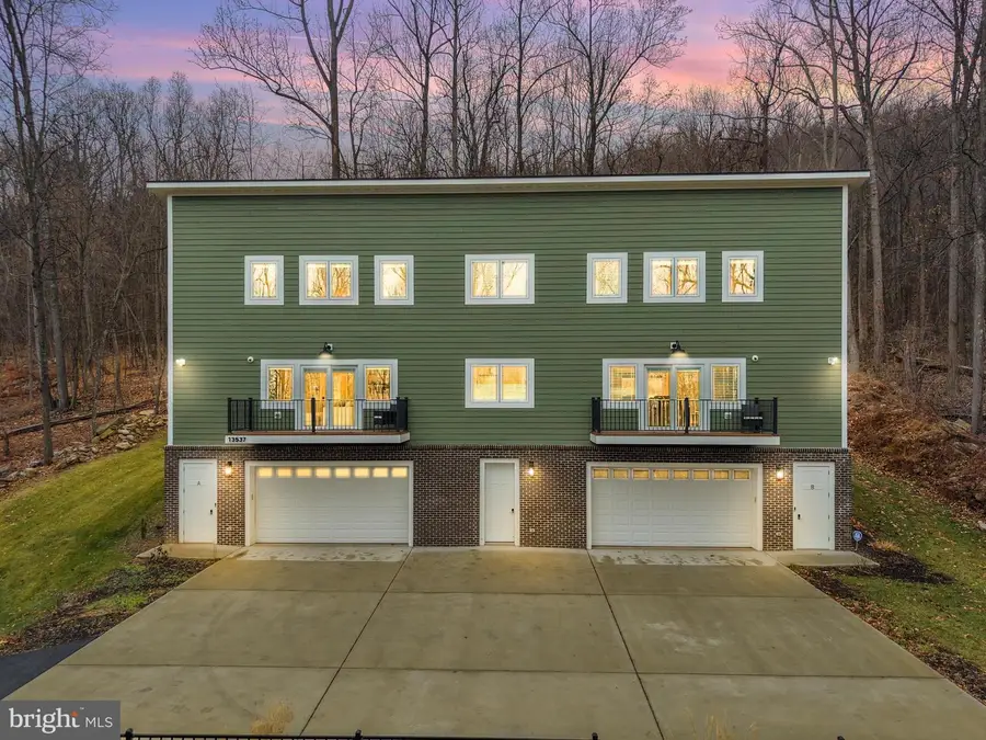 13537 Hanging Rock Ln, Lovettsville, VA 20180 - Image #2