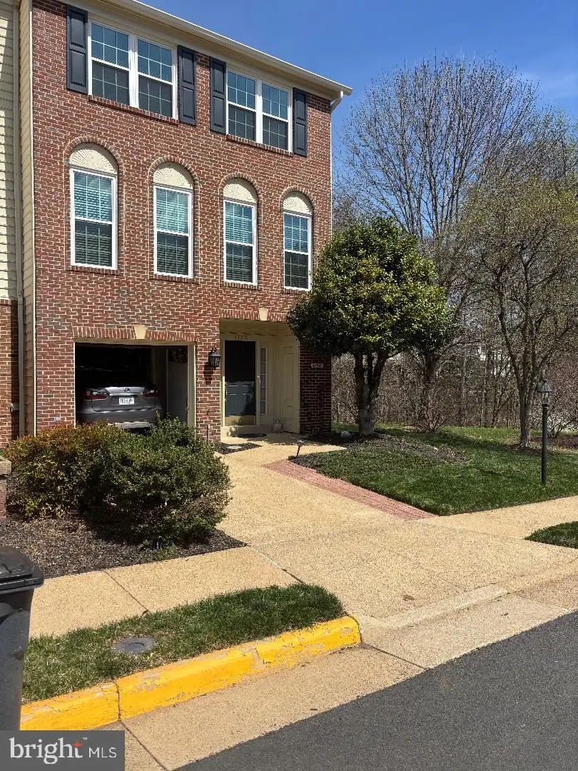 47501 Sharpskin Island Sq, Sterling, VA 20165 - Image #1