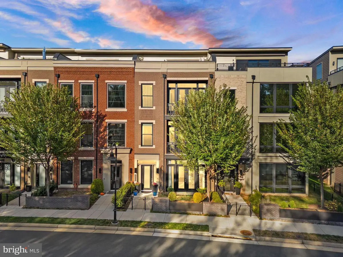 20304 Northpark Dr, Ashburn, VA 20147 - Image #1