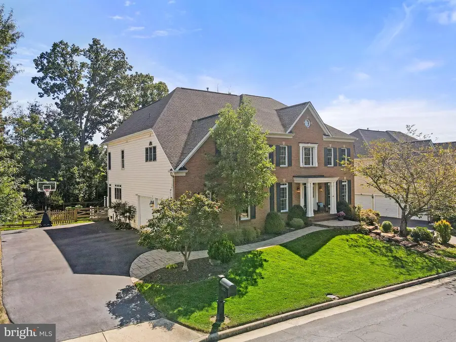 43423 Mountcastle Dr, Chantilly, VA 20152 - Image #3