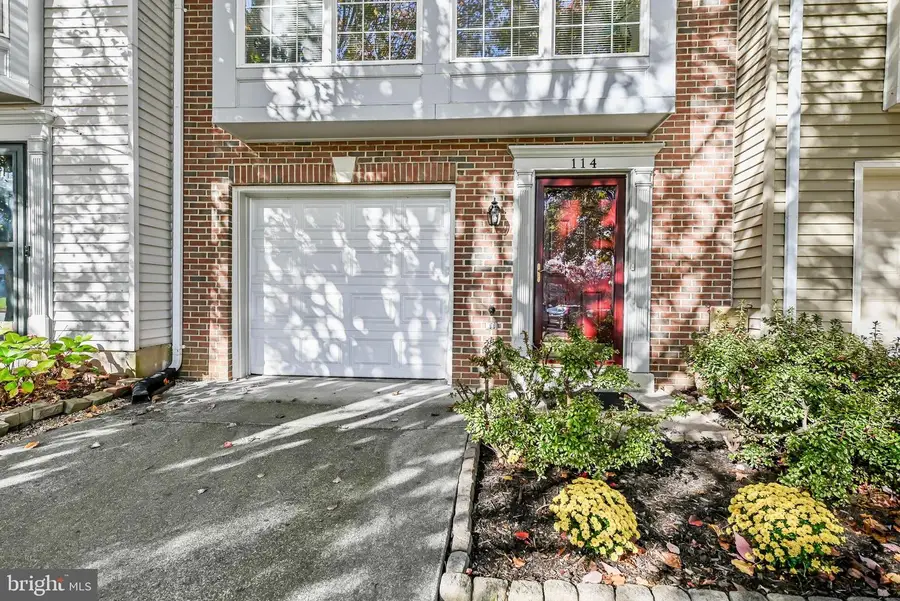 114 Hampshire Sq Sw, Leesburg, VA 20175 - Image #2