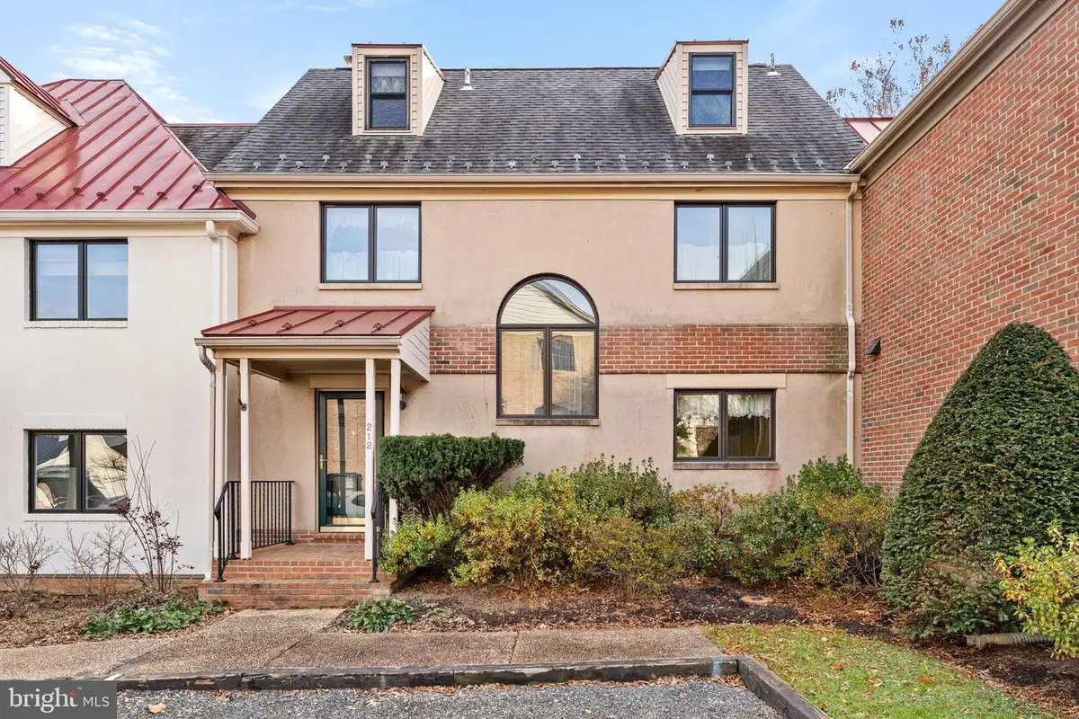 212 E Marshall St, Middleburg, VA 20117 - Image #1