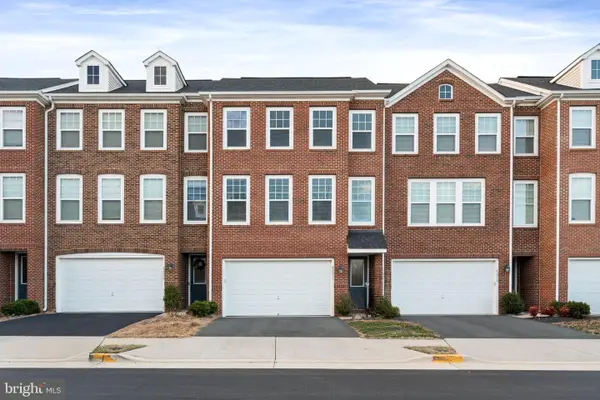 42237 Lancaster Woods Sq, CHANTILLY, VA 20152