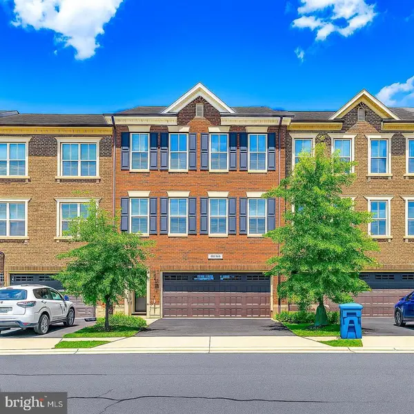 23718 Sailfish Sq, BRAMBLETON, VA 20148