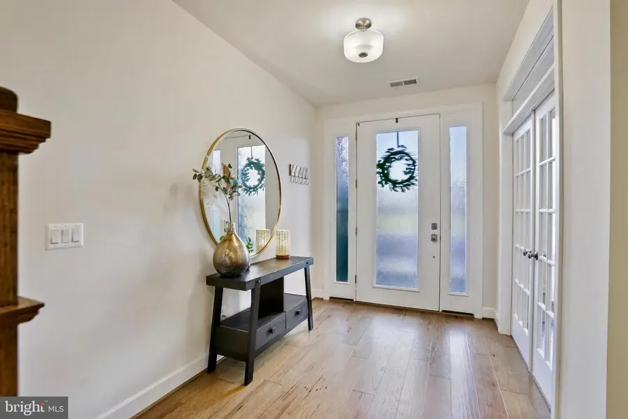 20305 Savin Hill Dr, Ashburn, VA 20147 - Image #3