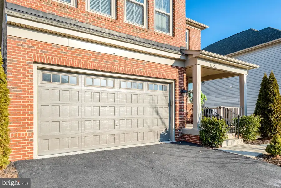 42506 Oxford Forest Cir, Chantilly, VA 20152 - Image #2