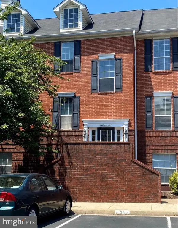 660 Gateway Dr Se #111, LEESBURG, VA 20175