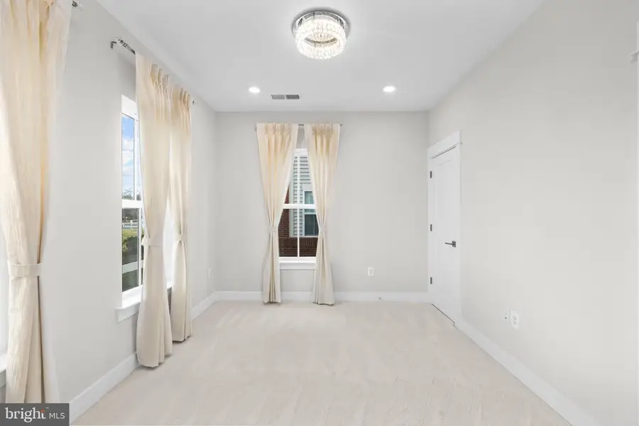 23158 Horseshoe Trail Square, Ashburn, VA 20148 - Image #3