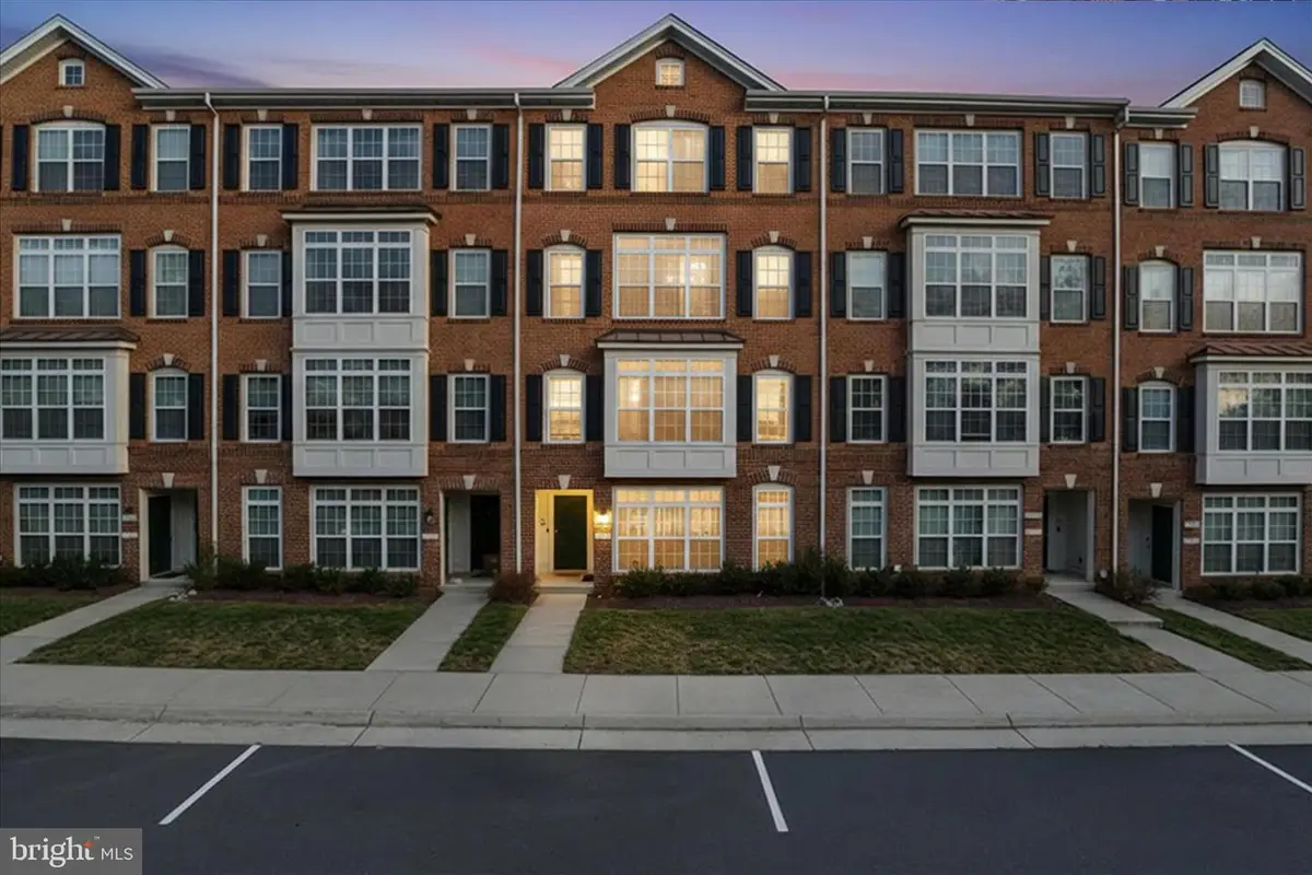 22768 Ferncrest Ter, Brambleton, VA 20148 - #1