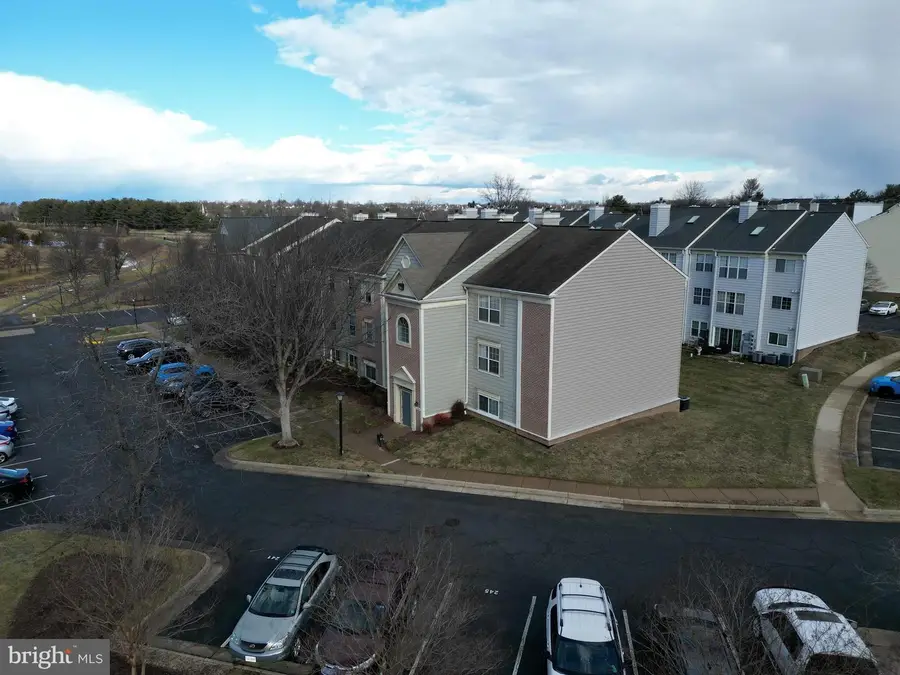 1123 Huntmaster Ter Ne #202, Leesburg, VA 20176 - Image #2
