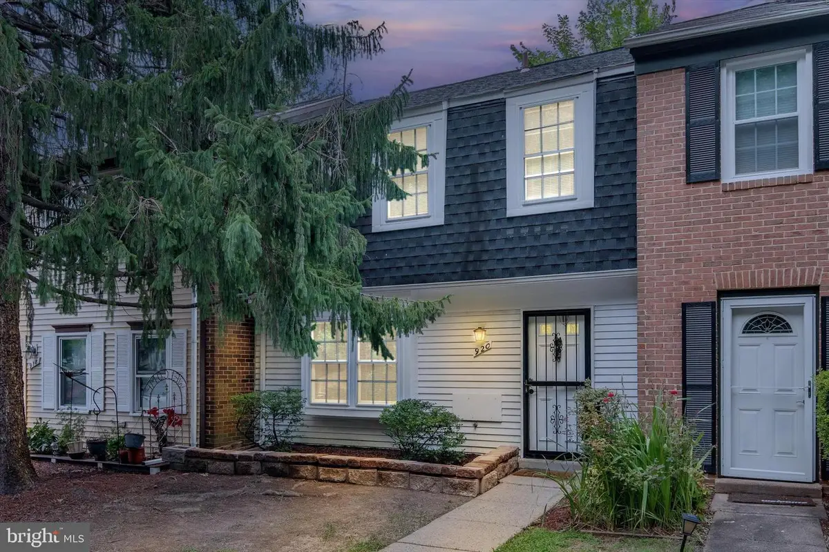 920 Windsor Ct, Sterling, VA 20164 - Image #1