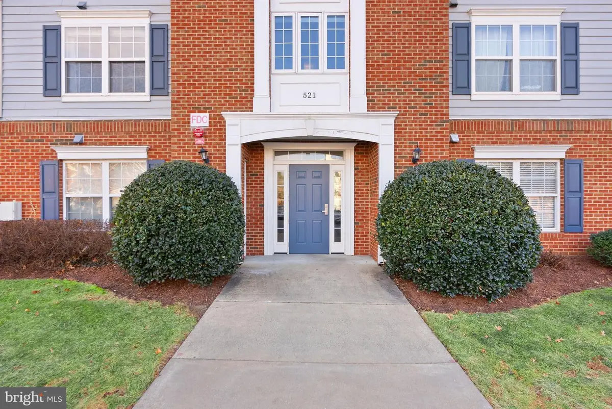 521 Constellation Sq Se #e, Leesburg, VA 20175 - Image #1