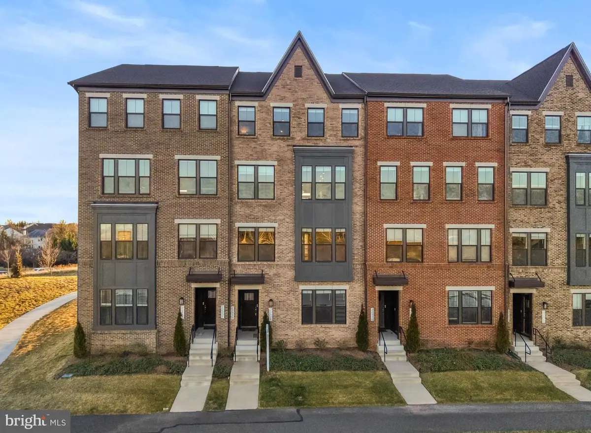 22530 Wilson View Ter, Ashburn, VA 20148 - #1