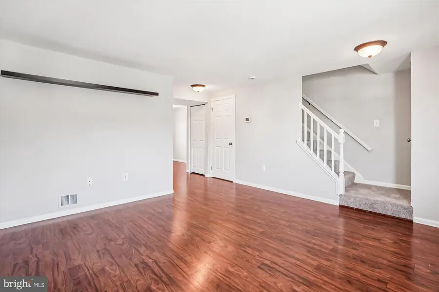 31 Quincy Ct, Sterling, VA 20165 - Image #2