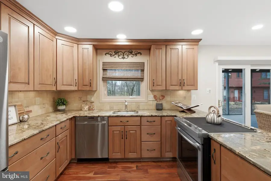 5 Wiltshire Ct E, Sterling, VA 20165 - Image #2