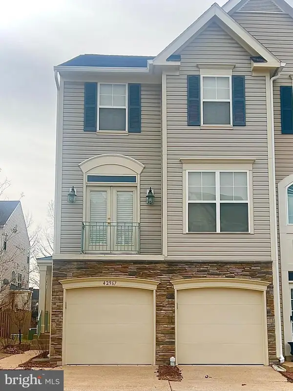 42967 Astell St, CHANTILLY, VA 20152