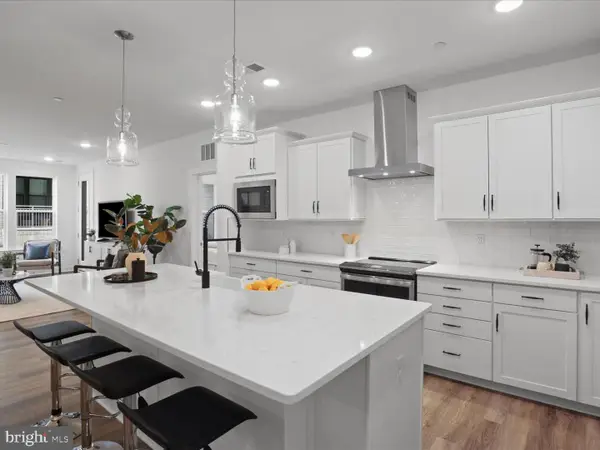 21731 Dovekie Ter #205, ASHBURN, VA 20147