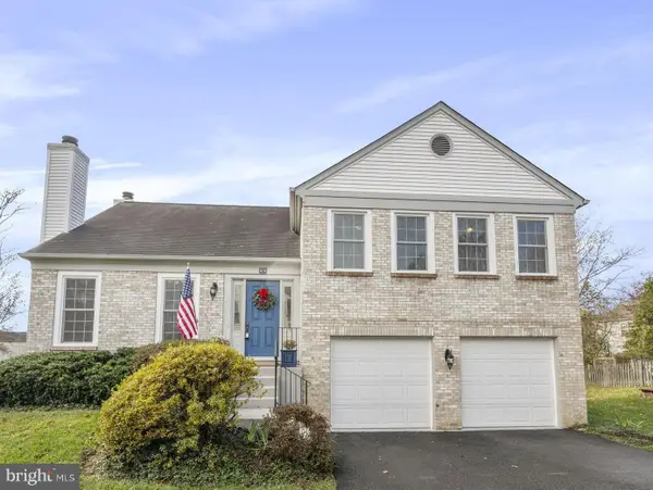 48 Mcpherson Cir, STERLING, VA 20165