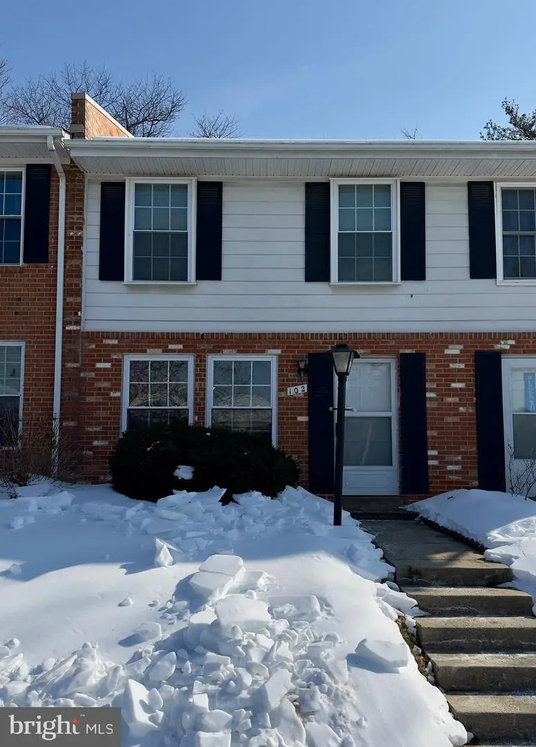 102 N Duke Dr, Sterling, VA 20164 - Image #1