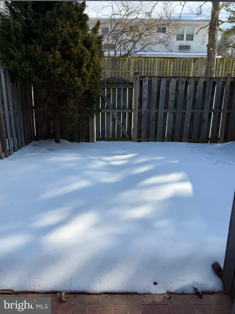 102 N Duke Dr, Sterling, VA 20164 - Image #2