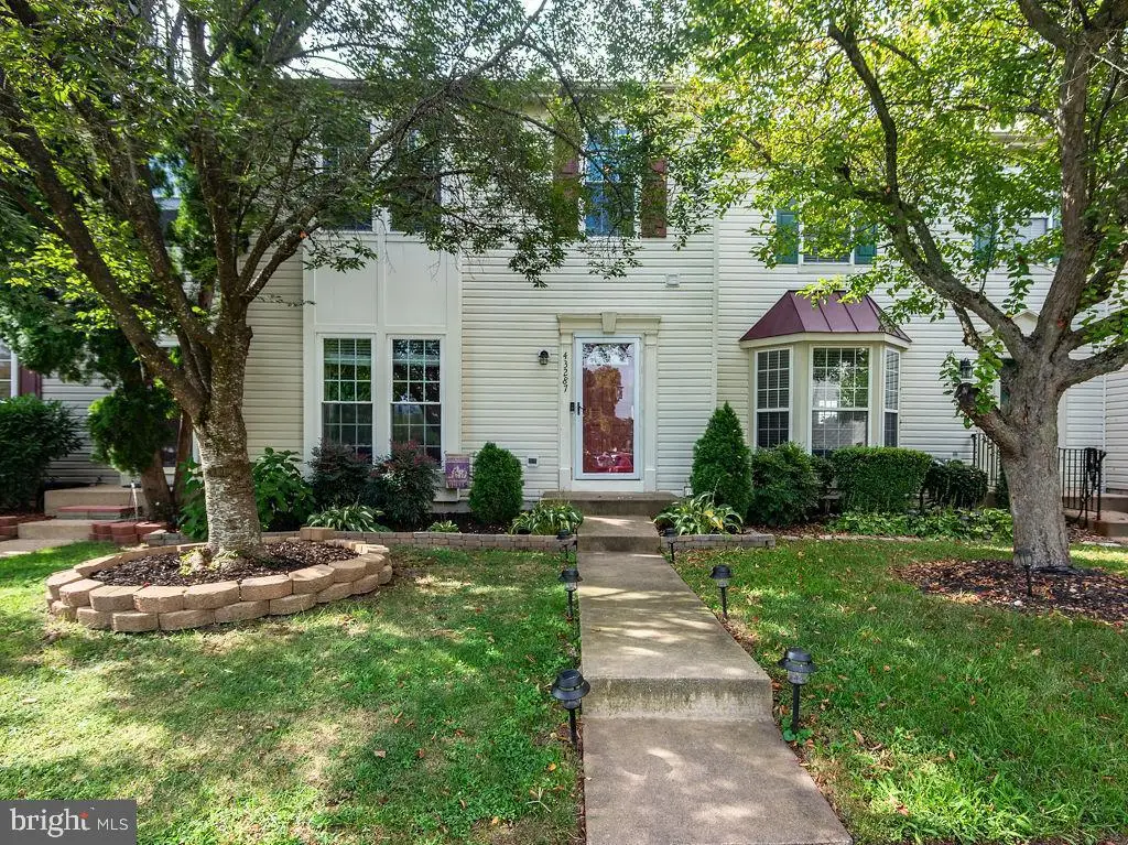 43287 Chokeberry Sq, Ashburn, VA 20147 - Image #1