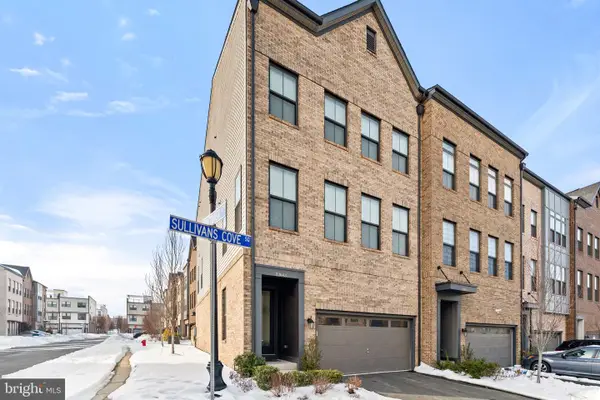 23043 Sullivans Cove Sq, BRAMBLETON, VA 20148