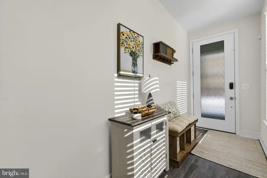 23043 Sullivans Cove Sq, Brambleton, VA 20148 - Image #3