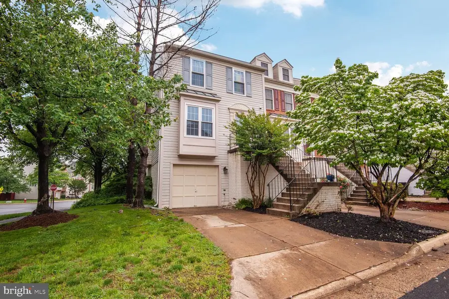 45544 Whitcomb Sq, Sterling, VA 20166 - #3