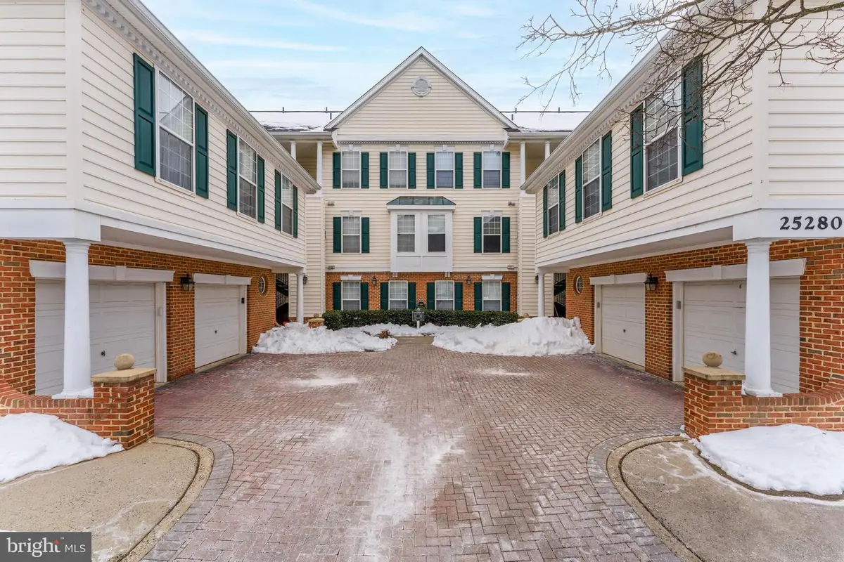 25280 Lake Shore Sq #102, Chantilly, VA 20152 - #1